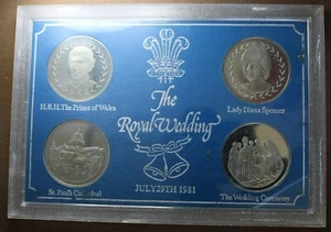 * 1981 UNITED KINGDOM ROYAL WEDDING MEDAL SET OF 4 TONING UNCIRCULATED #GKR86 - Picture 1 of 6