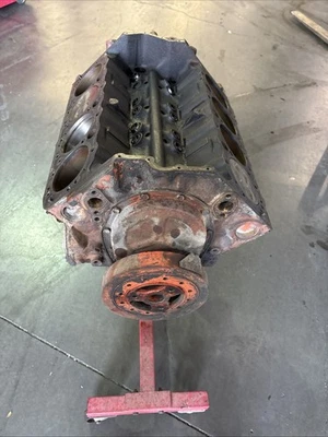 1969 Chevrolet 3970010 bloco de motor HN 350/300HP 2 parafusos bloco curto principal STD - Imagem 1 de 4