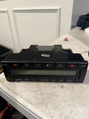 1998-2002 Mercedes W210 E300 E320 E430 AC Heater Climate Control 2108303285 - Image 1 of 4