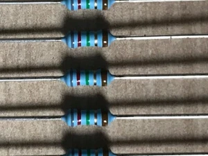Resistencia 20x MBB02070C8259FC100: película metálica THT 82,5Ω 0,6 W ± 1% Ø2,5x6,5 mm -55-15 - Imagen 1 de 3
