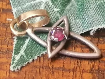 Ciondolo Croce Granato Argento& Oro 333 - Immagine 1 di 2