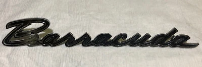 1965/1966 PLYMOUTH BARRACUDA ПЕРЕДНЕЕ КРЫЛО СЦЕНАРИЙ ТАБЛИЧКА С ЭМБЛЕМОЙ - Изображение 1 из 4