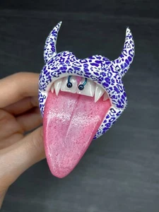 Phone grip. White & blue leopard lips. - Picture 1 of 3