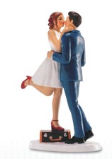 CAKE TOPPER IN RESINA SPOSI BACIO A TEMA VIAGGIO H 16 CM