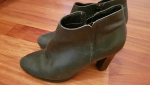 Camilas botines en piel verde 38 bottes boots stivali Stiefelette Leder chic - Imagen 1 de 5