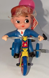 Triciclo Vintage Meccanico Happy Days Ragazzo Avvolgibile Tin Toy Bike Funziona Con Scatola - Foto 1 di 13