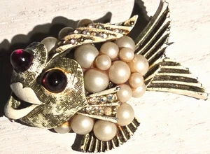 Vintage Unsigned Hattie Carnegie Fish Brooch Rare Design Sugarloaf Buggy Eyes - Picture 1 of 6