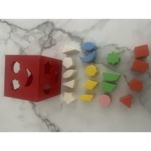 Shape Sorter Plastic Red Cubes w/18 pcs Blocks Educational OT Vintage 1970's - Picture 1 of 5