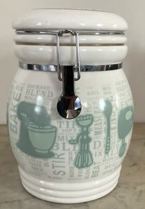 Bote con bisagras Let's Bake blanco con diseño verde - mezclador, rodillo, batidor - Imagen 1 de 8