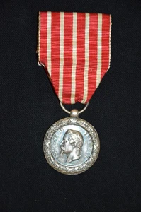 MEDAILLE CAMPAGNE D'ITALIE 1859-RARE VARIANTE BARRE-SECOND EMPIRE-NAPOLEON III - Picture 1 of 4