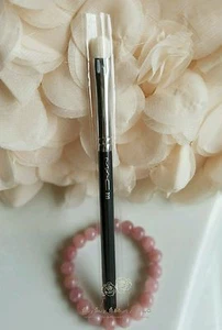 MAC 239 Eye Shader Brush Natural Hair New Discontinued - Picture 1 of 1