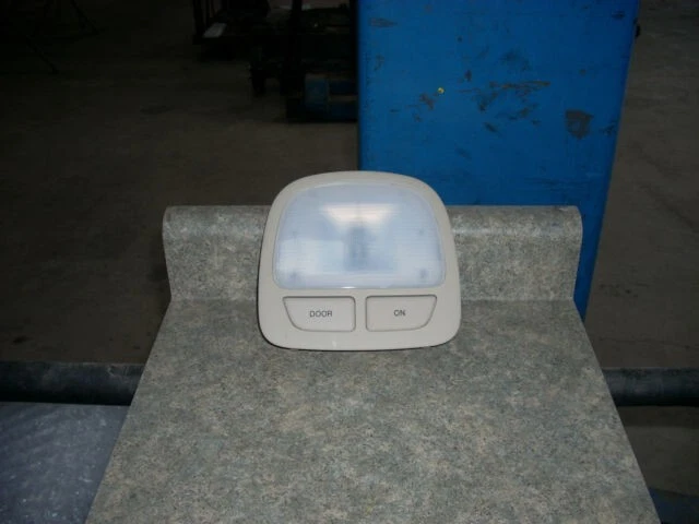 2007 2008 2009 HYUNDAI SANTA FE REAR CENTER OVERHEAD READING DOME LIGHT OEM - Image 1 of 1