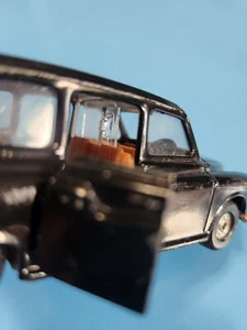 1970s Corgi Toys London Austin Taxi-Cab Opening Doors - Sliding Windows & Seats - Picture 1 of 13