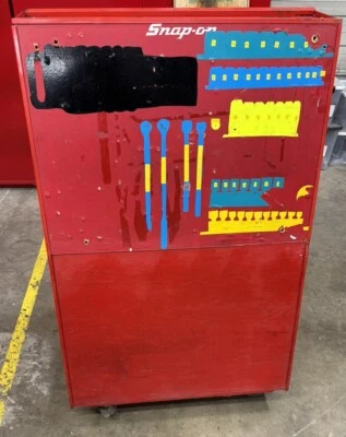 Snap-On Tools Triangle Roll Around Cart Plywood Walls Bottom Storage Area NO KEY - Image 1 of 4