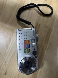 Sony Cybershot DSC-P9 4.0MP Compact Digital Camera Silver FOR PARTS Untested - Picture 1 of 7