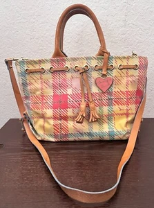 DOONEY & BOURKE beschichtetes Canvas mehrfarbig kariert Umhängetasche Beuteltasche Tragetasche Handtasche - Bild 1 von 12