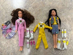 Menge 2 Vintage Mighty Morphin Power Rangers 9" Puppe 1994 mit Outfits und Zubehör - Bild 1 von 5