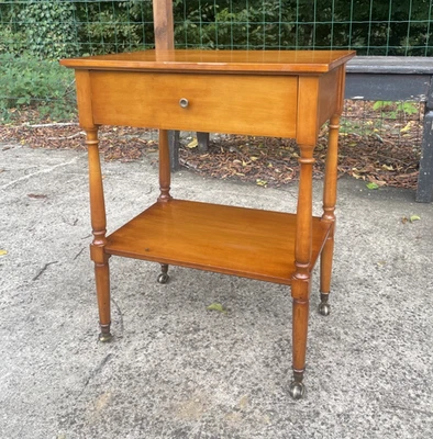 Table desserte sur roulette en bronze style Louis XVI - Photo 1/4