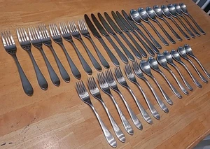 37 PIECES ROBERT WELCH MERIDIAN SATIN 18/10 TIP UP STAINLESS FLATWARE SET - Picture 1 of 9