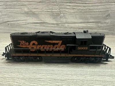 Atlas N Scale Locomotive RTR EMD Rio Grande 5903 D&RGW Locomotive *For Parts/Rep - Image 1 of 4