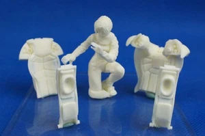 Resin Kit 245 1/20 MA.K driver （female）& internal structure - Picture 1 of 2