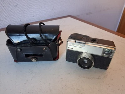 kodak instamatic 233X et étui cuir rigide vintage. - Photo 1/4