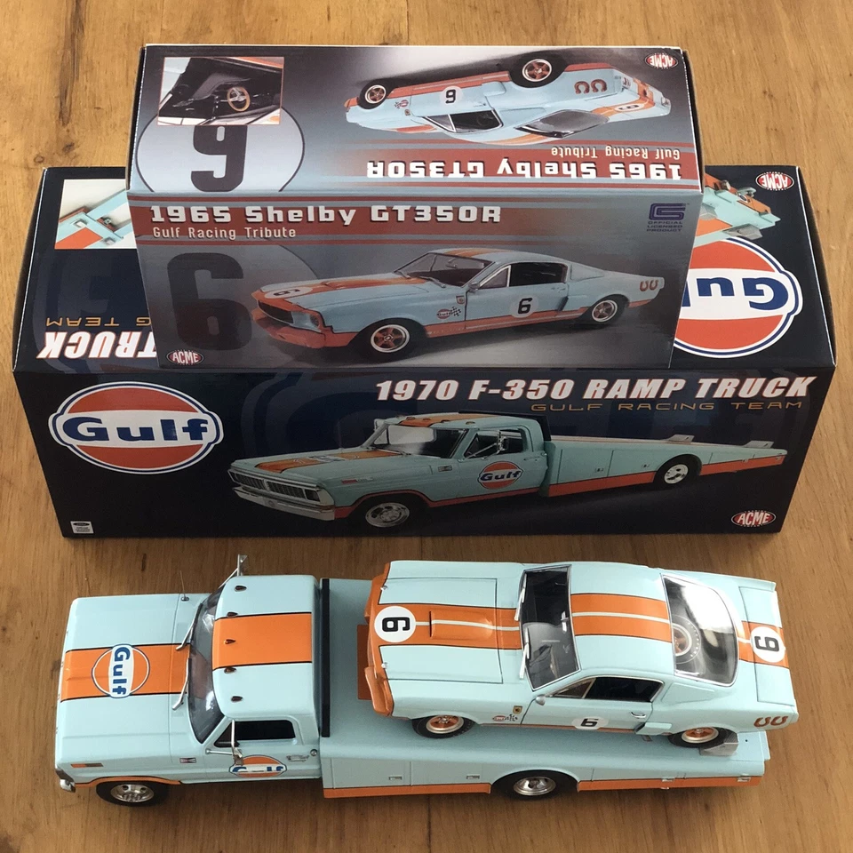 ACME 1965 FORD MUSTANG SHELBY GT350R & 1970 FORD F-350 RAMP TRUCK GULF SET 1:18 - Photo 1/4