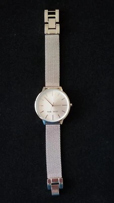 Reloj Nine West Tono Plateado Nuevo Con Etiquetas/1981 Banda Malla 7" Tamaño Máximo Batería Nueva Foto 1 de 4