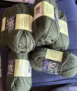 Lot of 7 Starlette Skeins Deep Green - Picture 1 of 1