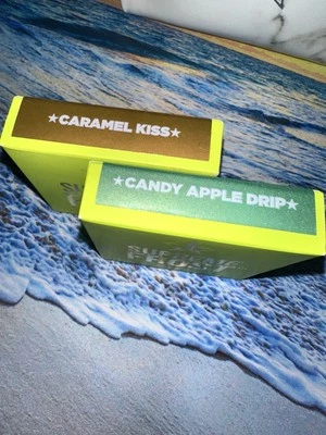 Jeffree Star Supreme Frost Caramel Kiss & Candy Apple Drip Green caixa pacote - Imagem 1 de 4