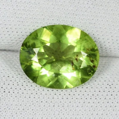 3.10 ct BEST GRADE LUSTROUS NICE GREEN  NATURAL PERIDOT  OVAL  See Vdo 5319 CL - Image 1 of 2