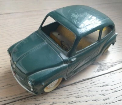 Fiat 600 friction model Paya plastic and tin vintage big size - Immagine 1 di 4