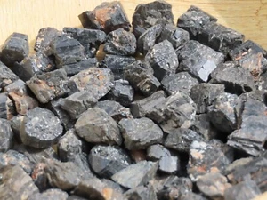 Paquete de 20 gramos de cristal de turmalina negro áspero y crudo pequeño - omni nueva era - Imagen 1 de 3