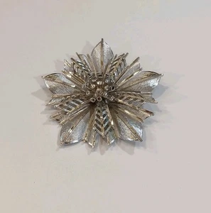 Vintage silberfarbene Coro Brosche Feiertag Weihnachtsstern Statement Stück signiert  - Bild 1 von 5