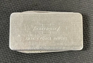 Chevrolet Task Force Trucks Geldklammer Messer Werkzeug Vintage Werbung Chevy Fliege - Bild 1 von 8