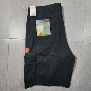 Men's Wrangler Cargo Shorts w Stretch Relaxed Fit Tech Pocket At Knee Size 42 - Picture 1 of 10