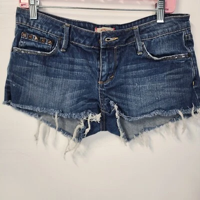 Pantalones Cortos de Jean Boho Con Tachuelas Inclinables Talla 7 Corte Bajo Dobladillo Crudo Envejecido  Foto 1 de 4