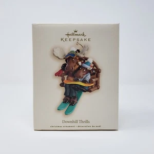 Hallmark Keepsake Ornament - Downhill Thrills -Moose on a Ski Lift - Handcrafted - Foto 1 di 4