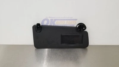 22 DODGE RAM 3500 SUN VISOR RIGHT PASSENGER BLACK NON ILLUMINATED WITH MIRROR - Image 1 of 4