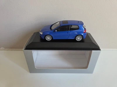 Minichamps 1/43 Volkswagen VW Golf R32 - Blu - 2005 Dealer Edition - Immagine 1 di 4