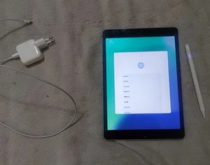 Apple iPad 9a Gen. 64GB, Wi-Fi, 10,2" - Argento Con Penna - Afbeelding 1 van 3