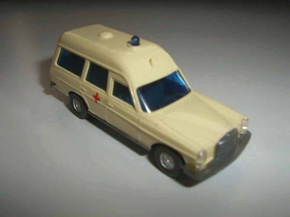 Wiking MB 200/8 DRK Ambulance, Version Without Steering Wheel (PKW18) - Image 1 of 1