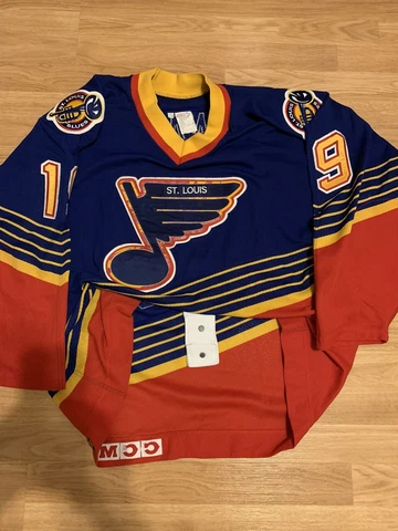 CCM Shannahan Authentic St. Louis Blues NHL Jersey Vintage Trumpet Blue 52 Cover