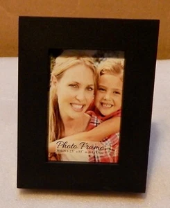 Photo Frame Holds 2 1/2" x 3 1/2" Picture Glass Plastic Is 4 1/2" x 3 1/2" 293E - Picture 1 of 5
