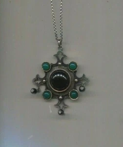 Collana con ciondolo maltese HOBE nero verde - Foto 1 di 2