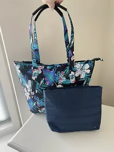 Lug | 2 Stück | Scramble Insulated Tote | Isoliertasche | Hibiscus Multi Blue - Bild 1 von 12