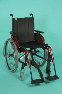 Rollstuhl Meyra Faltrollstuhl ohne Begleitpersonbremse Faltfahrer SB 44 #9543 - Bild 1 von 9