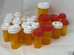 Lotto 22 bottiglie vuote da prescrizione ambra di Sams Club e CVS varie misure - Foto 1 di 4