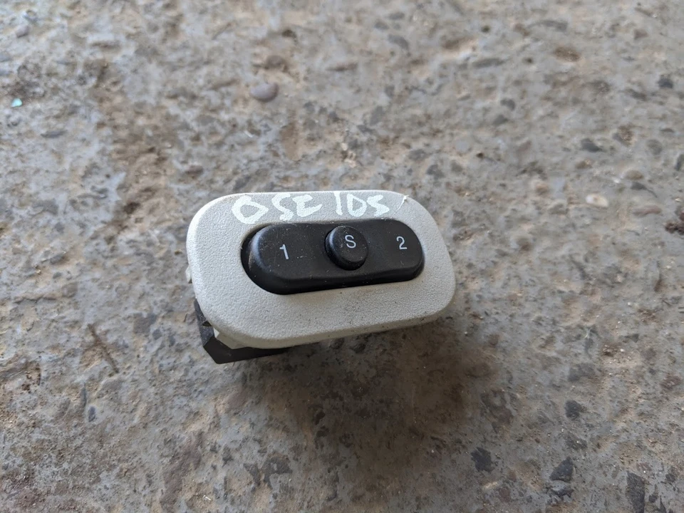 INTERRUPTOR DE MEMORIA ASIENTO CONDUCTOR JEEP COMMANDER - Imagen 1 de 1