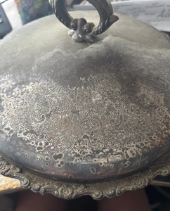 Wm. A. Rogers de Oneida Ltd. Plateros 10” Plato Pedestal Cuenco con Tapa Grabada - Imagen 1 de 5